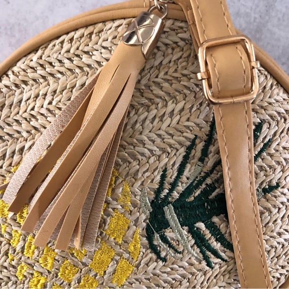Pineapple Painted Round Straw Crossbody Bag, NWT - Picture 3 of 9